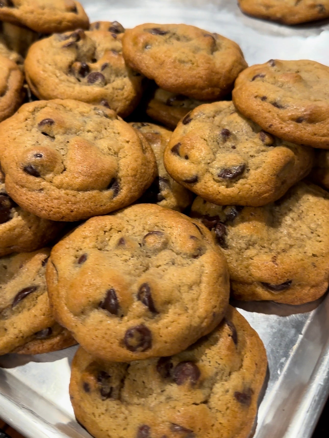 Mix Box of 24 Cookies ( 8 Chocolate Chip, 4 White Chip Walnut, 4 Peanut Butter, 4 Black & White, 4 Oatmeal Raisin)