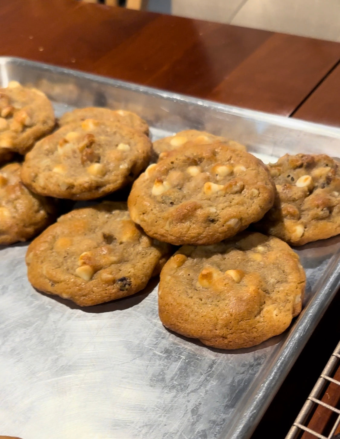 Mix Box of 24 Cookies ( 8 Chocolate Chip, 4 White Chip Walnut, 4 Peanut Butter, 4 Black & White, 4 Oatmeal Raisin)